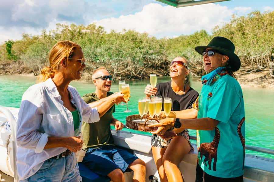 BROOME: DINOSAUR ADVENTURE CRUISE - With Tapas and Cocktail - Setting out across Roebuck Bay