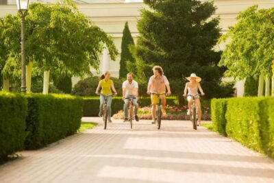 Private City Tour on Bike with Drink Stop