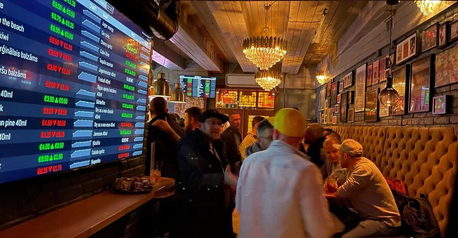 Bucharest Guided Pub Crawl - How the evening may feel on weekdays and weekends