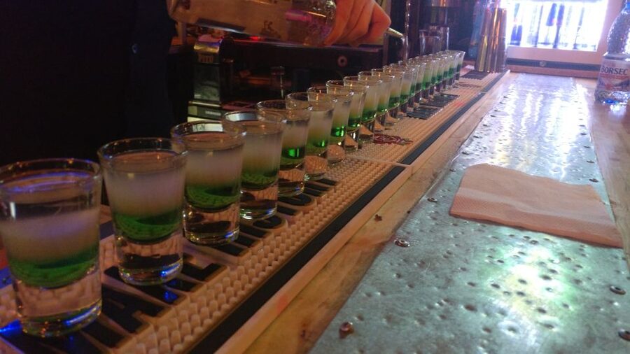 Bucharest: Weekend Pub Crawl - Why this Bucharest night works so well