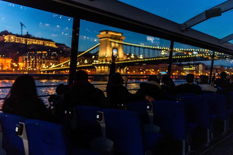 Budapest: 1-Hour Evening Sightseeing Cruise with Drink - Key points to know before you book