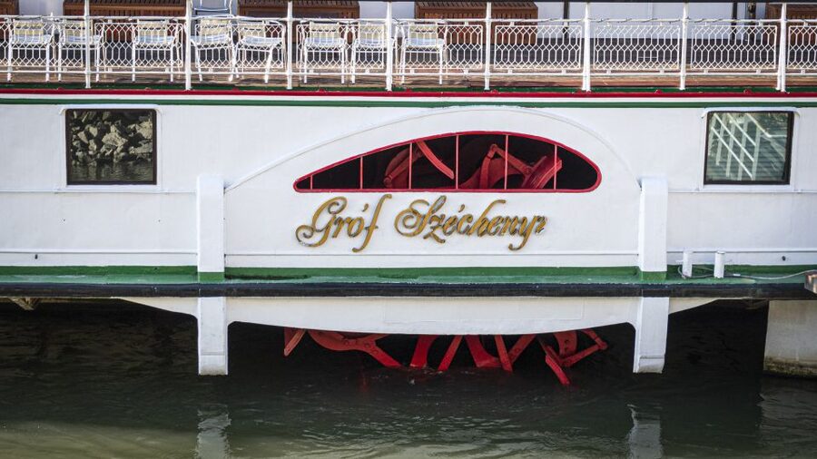 Budapest: 1 hr Sunshine Booze Cruise with Prosecco - Why the Danube is the right place to see Budapest