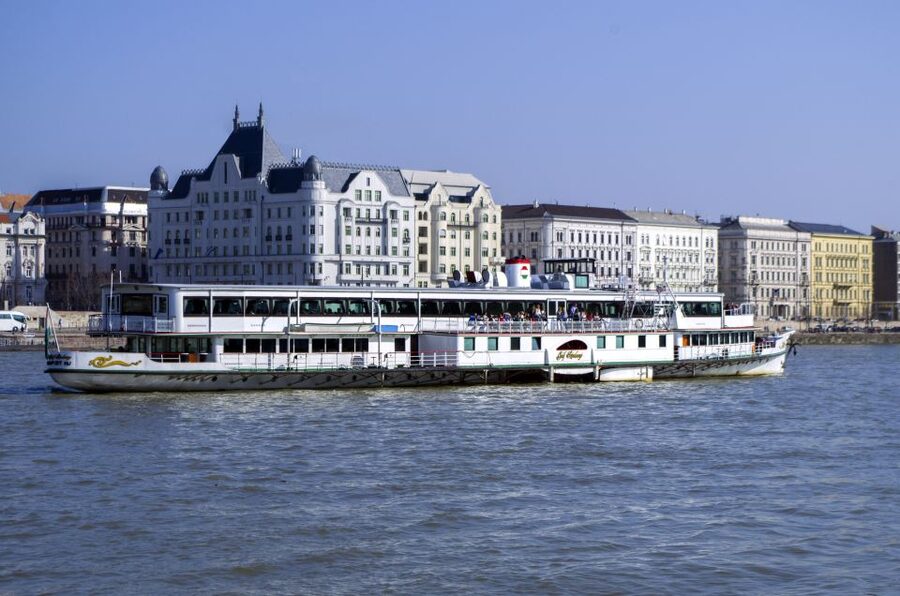 Budapest: 1 hr Sunshine Booze Cruise with Prosecco - Parliament and the Pest riverfront