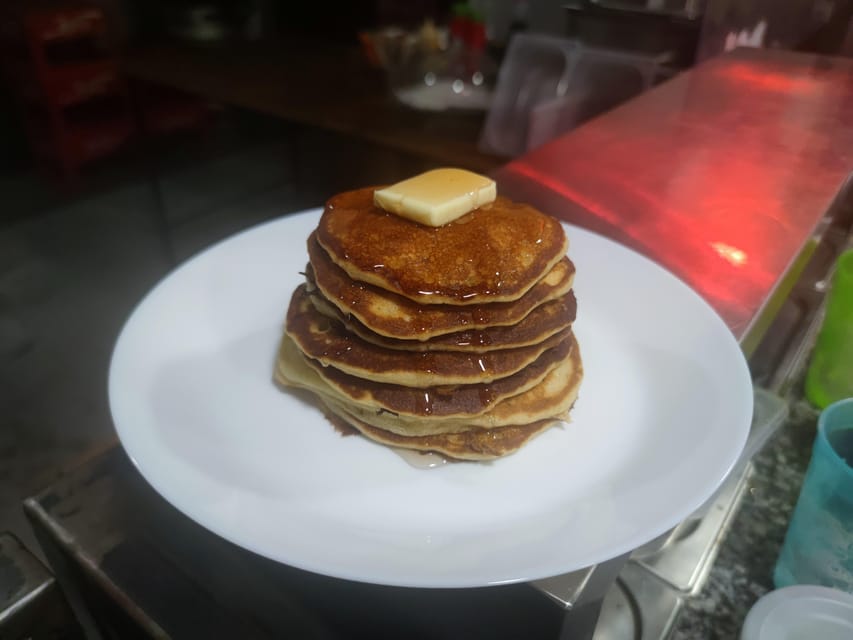 Budapest: 4-hour Bottomless Brunch w/ Cocktails & Craft Beer - The American breakfast spread