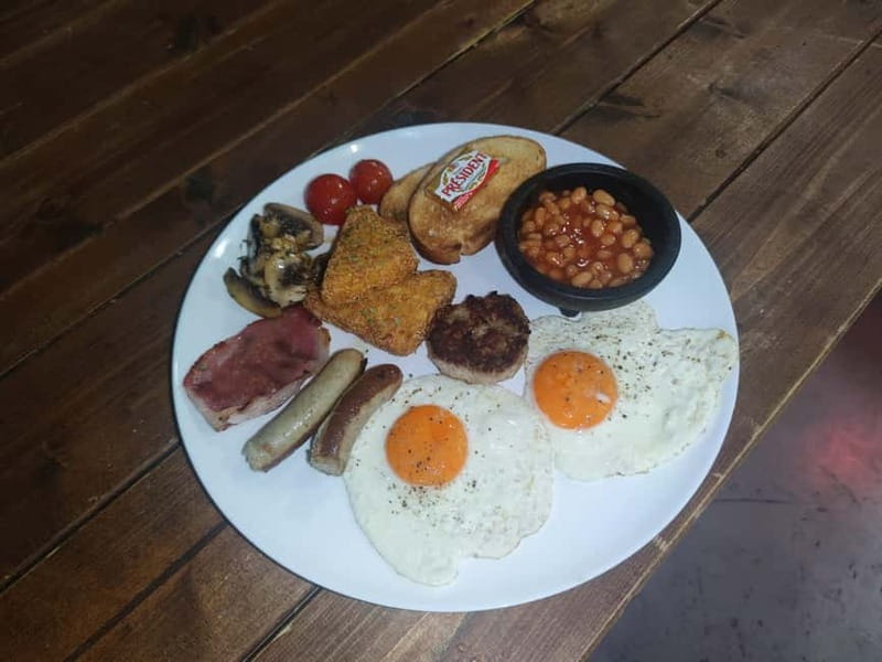 Budapest: 4-hour Bottomless Brunch w/ Cocktails & Craft Beer - Service, games, and the pace of the room