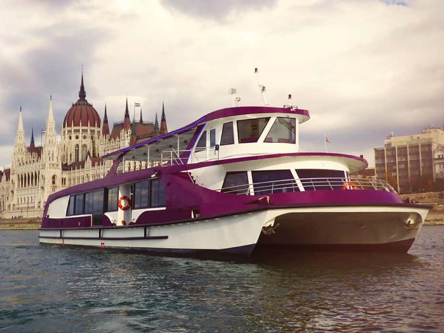 Budapest: 60-Minute Panoramic Cruise with Drink included - Margaret Bridge and the northern turn