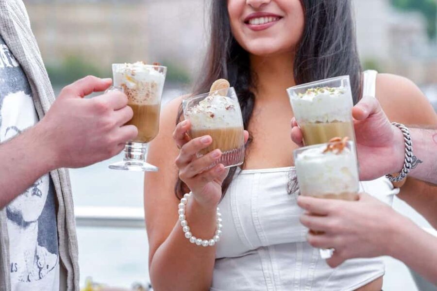 Budapest: 60-Minute Panoramic Cruise with Drink included - Choosing the right drink
