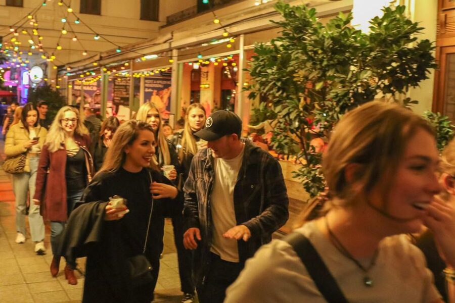Budapest: Bar Crawl Tour with Local Drinks - Király utca 56: the move toward ruin bars