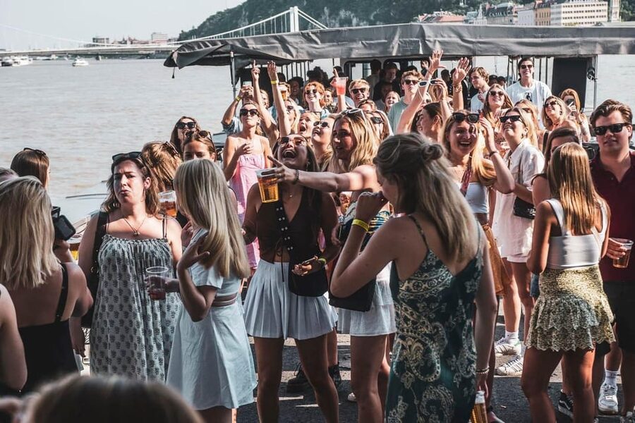 Budapest: Boat Party with option of Unlimited Drinks - The downtown club after-party