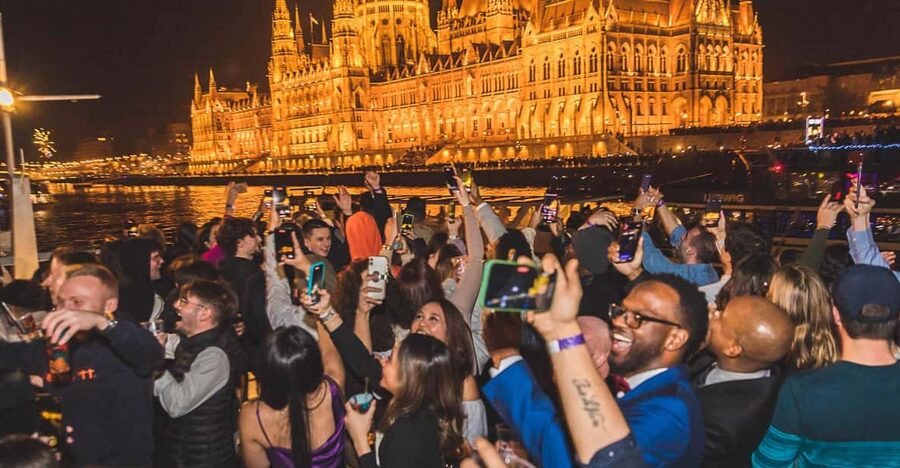 Budapest: Boat Party with option of Unlimited Drinks - Who will get the most from this night out