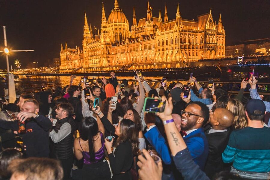 Budapest: Boat Party with option of Unlimited Drinks - Is $27 a good value?