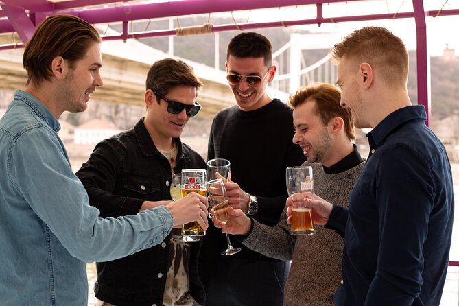 Budapest Danube Sightseeing Cruise with Unlimited Drinks - Seeing Budapest from the Danube in one hour