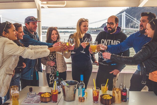 Budapest Danube Sightseeing Cruise with Unlimited Drinks - Buda Castle and Fisherman’s Bastion
