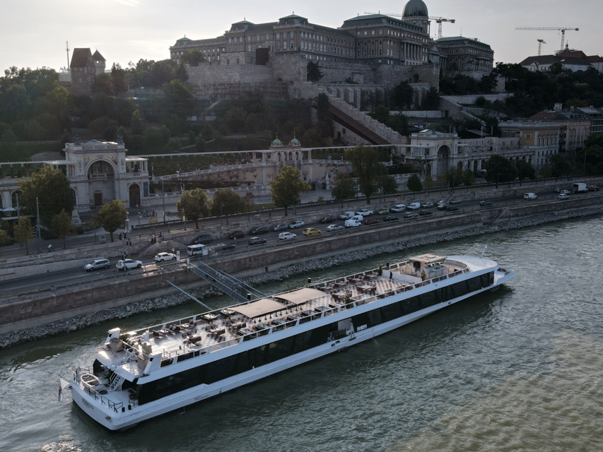 Budapest: Dinner Cruise with Live Music & Unlimited Drinks - The upper deck and the best photo moments