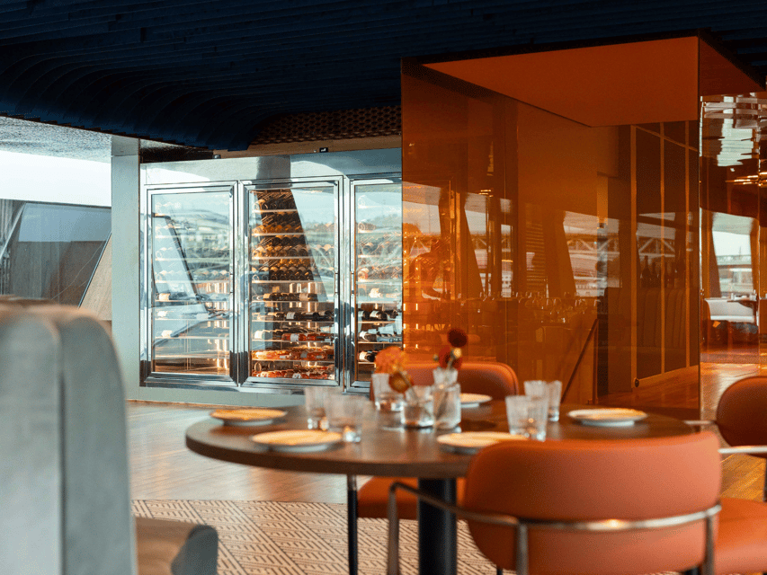 Budapest: Dinner Cruise with Live Music & Unlimited Drinks - A 2.5-hour route through illuminated Budapest
