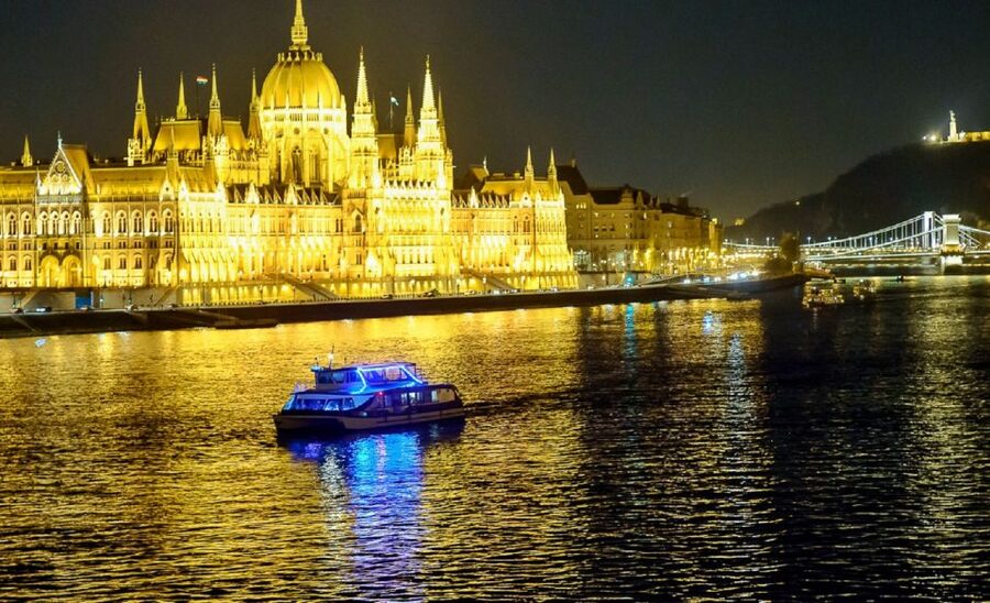 Budapest: Drink & Piano Show - Timing, boarding, and small practical details