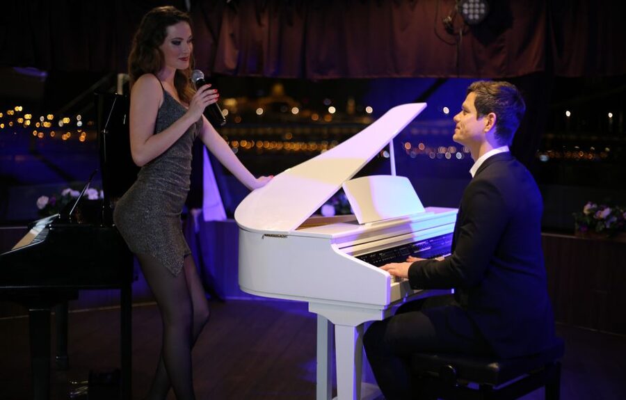 Budapest: Drink & Piano Show - Who should book this cruise
