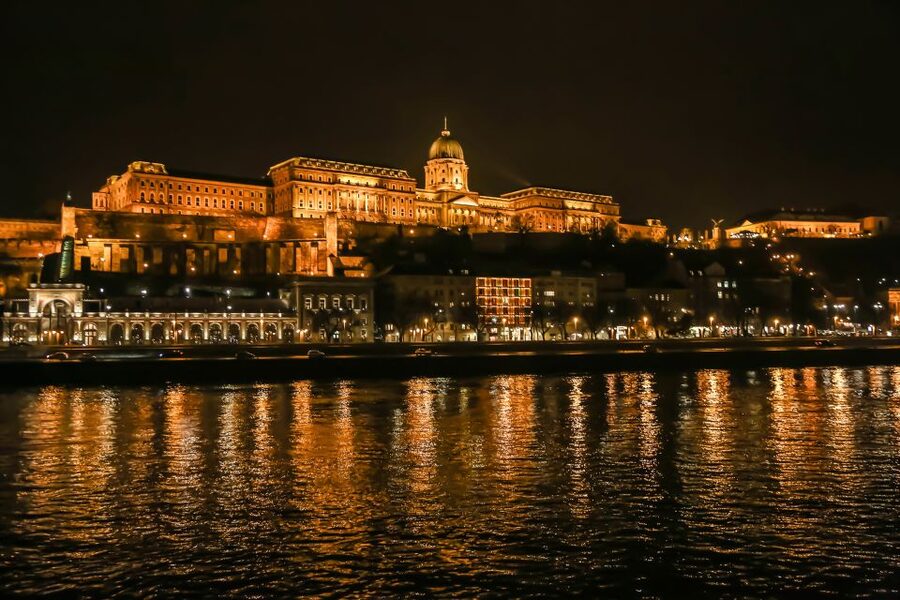 Budapest: Evening Cruise including Drinks and Live Music - Booking details worth knowing