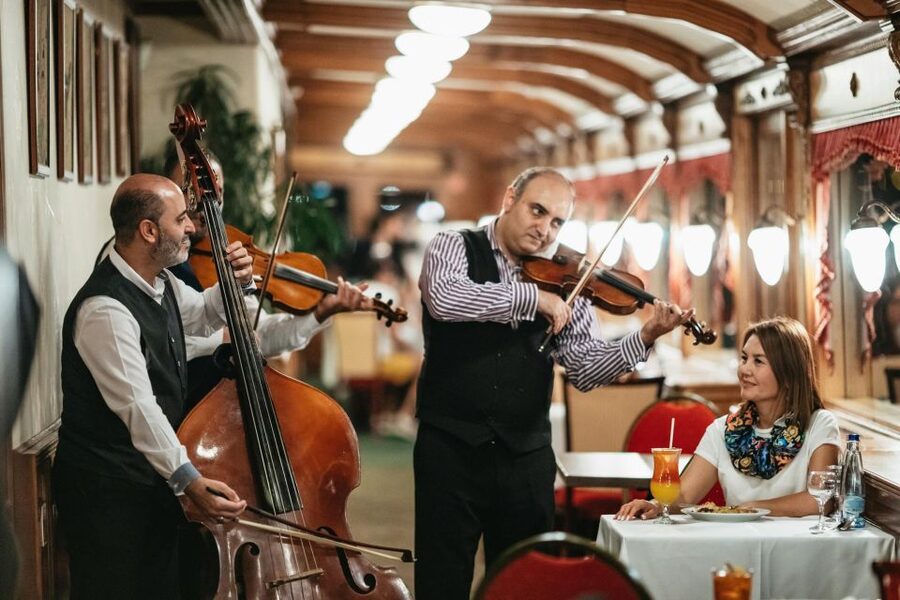 Budapest: Evening Cruise including Drinks and Live Music - Gellért Hill, the Citadella, and the southern riverfront