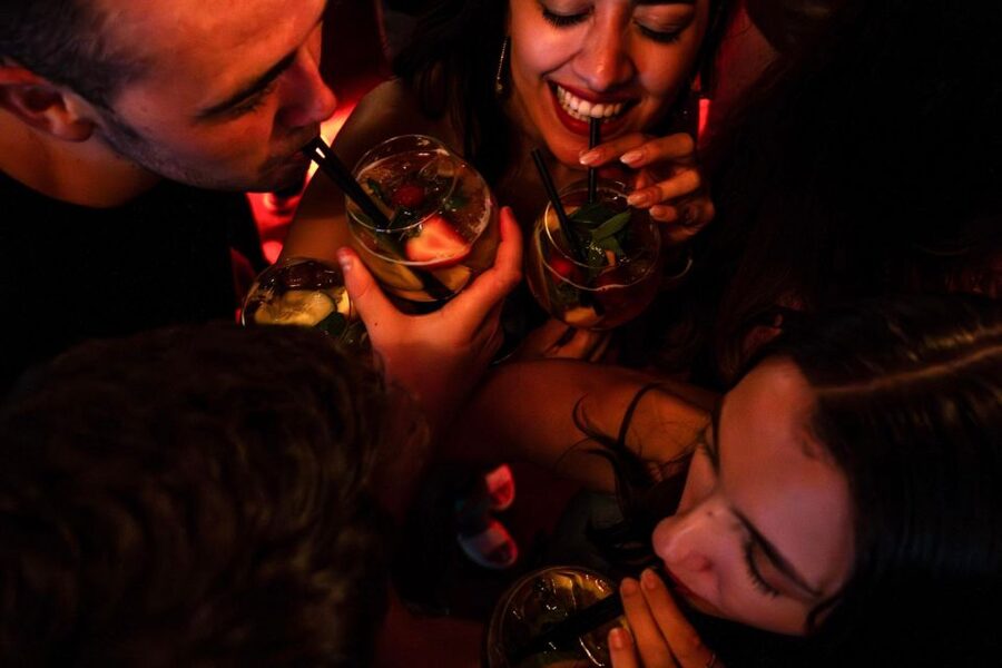 Budapest: Guided Bar Crawl Walking Tour - Who should book this experience