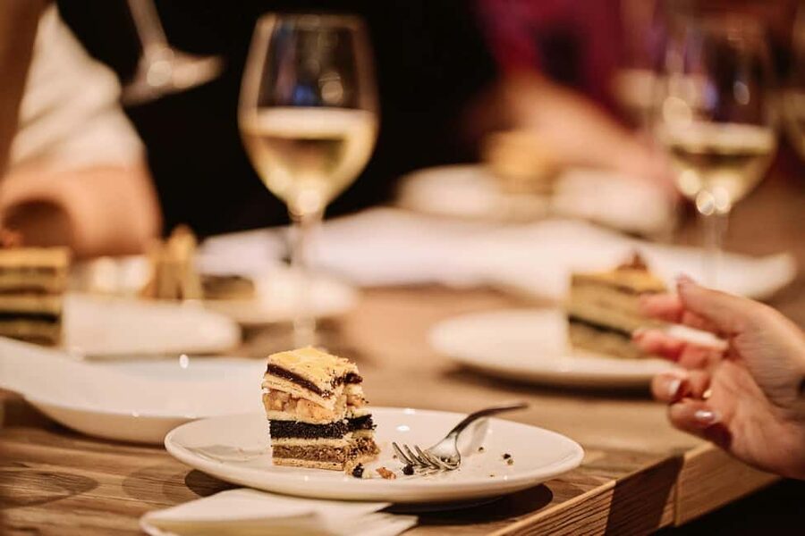 Budapest Guided Food Walking Tour with Drinks Included - Flódni and the Jewish-Hungarian connection