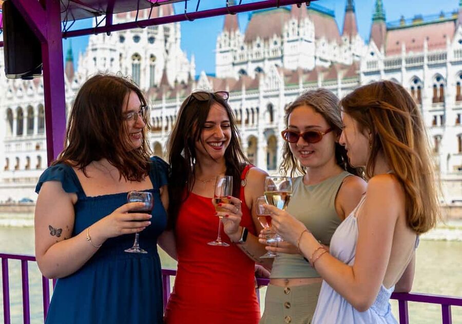 Budapest: Happy Hour Sightseeing Cruise - Why this one-hour Danube cruise works