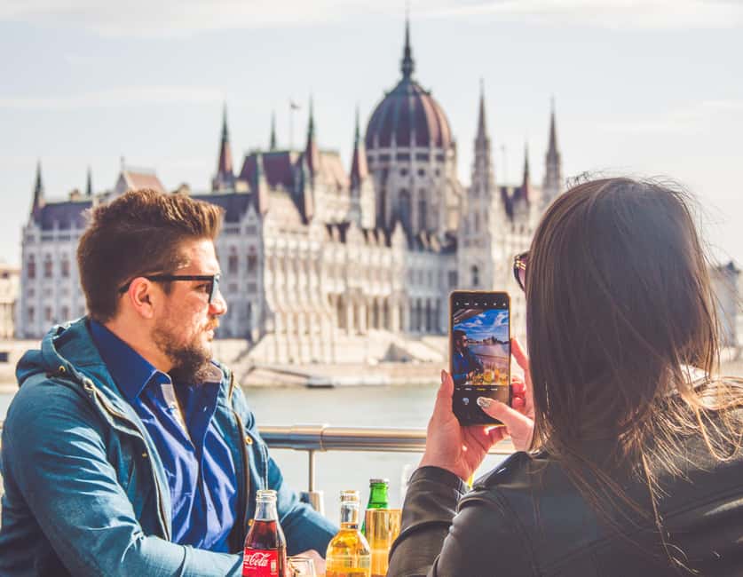 Budapest: Happy Hour Sightseeing Cruise - Using the audio guide on your own phone