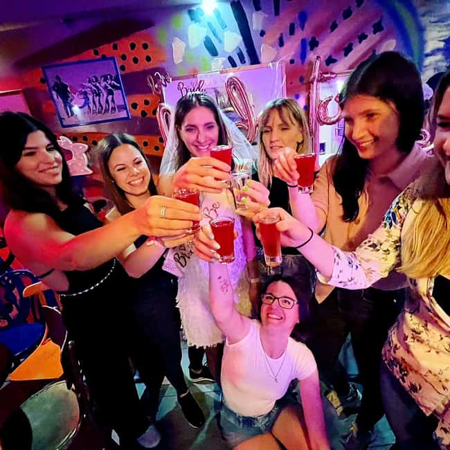 Budapest: Private Cocktail-Making Experience - A cocktail party rather than a serious class