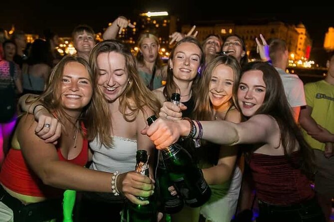 Budapest: Pub Crawl & Ruin Bar Tour – Free Shots & VIP Entry - La Siesta and the fire-show atmosphere