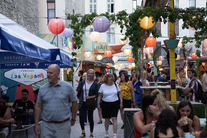 Budapest Ruin Bars Evening Walking Tour with Drinks & Street Food - The value of having a guide