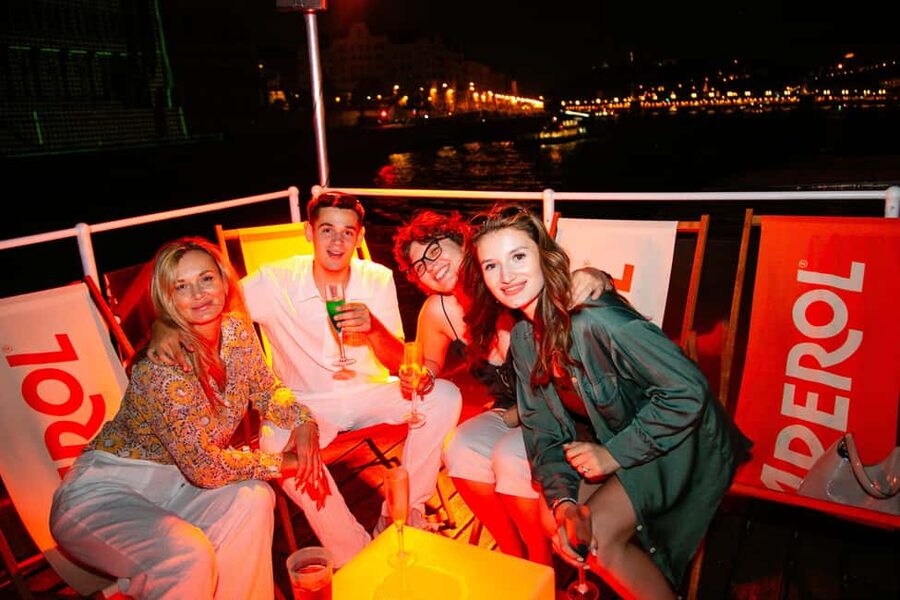 Budapest: Sightseeing River Cruise with Unlimited Cocktails - Parliament and the northern stretch of the Danube