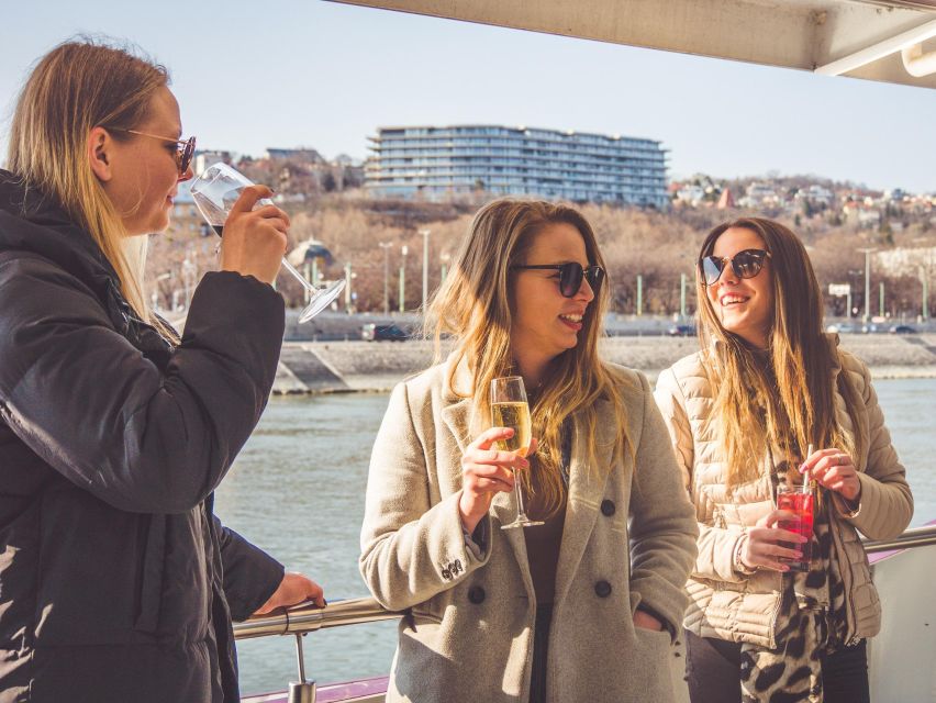 Budapest: Sunset Cocktail Cruise - Buda Castle and Castle Hill