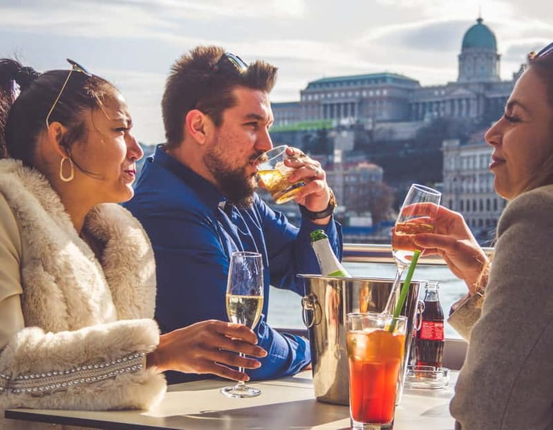 Budapest: Sunset Cruise with 2 Cocktails - Choosing your place onboard