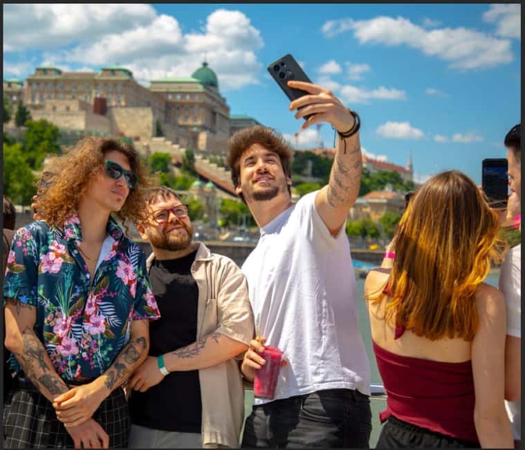 Budapest: Sunset Cruise with 2 Cocktails - Sunset timing and the best expectations