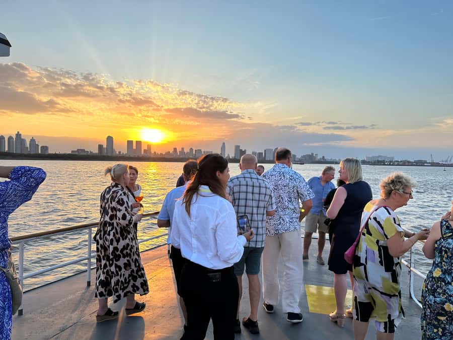 Buenos Aires: Puerto Madero Sunset Cruise with Open Bar - What is not included