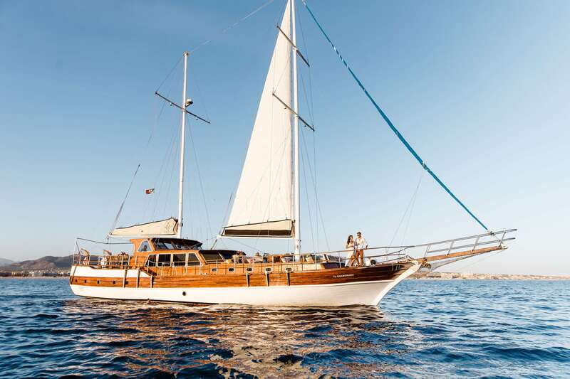 Cabo: Luxury Yacht Snorkel Cruise with Lunch and Open Bar - Los Arcos and Cabo’s sea lions