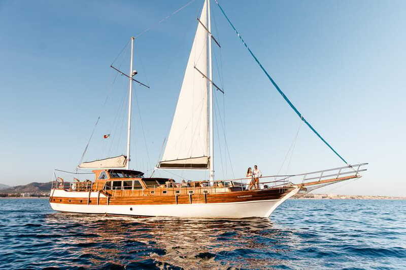 Cabo: Luxury Yacht Snorkel Cruise with Lunch and Open Bar - FAQ