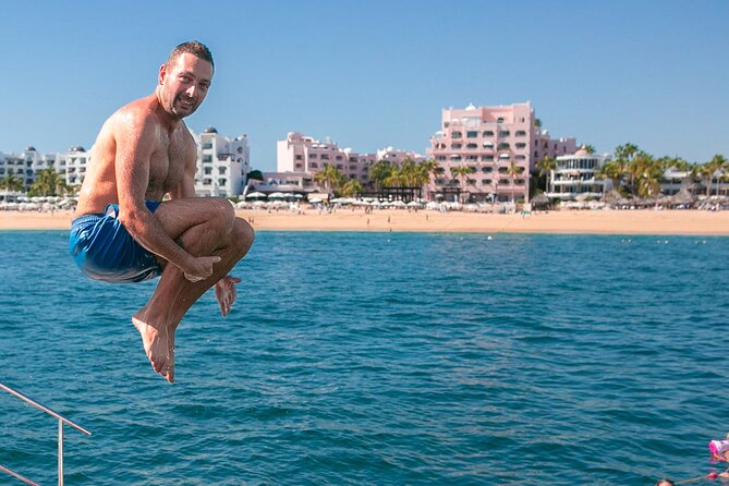 Cabo San Lucas Boat Tour with Snorkeling, Open Bar, and Lunch - Cabo’s Arch is the opening act