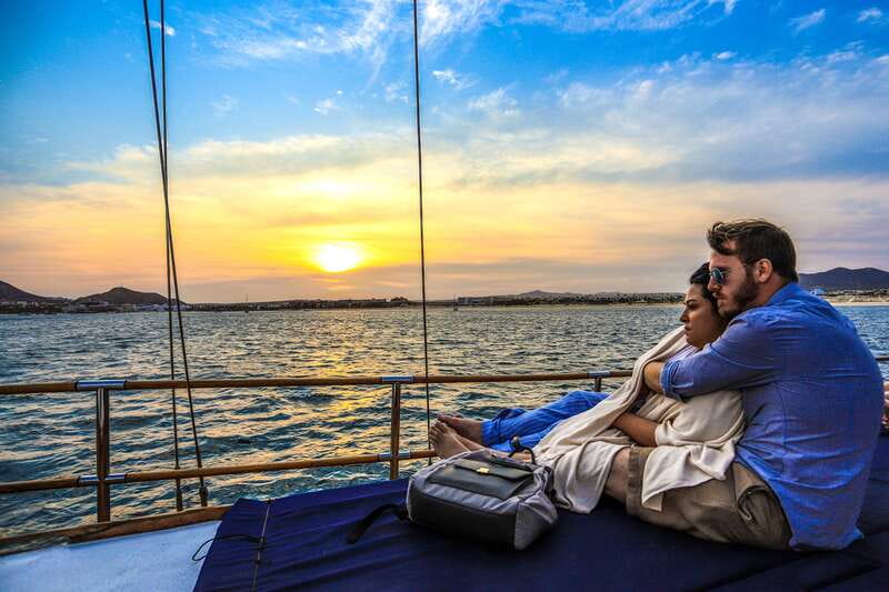 Cabo San Lucas: Sunset Yacht Cruise w/Chef Dinner & Open Bar - Premium drinks and a social evening on the water