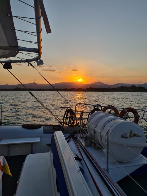 Cambrils: Costa Dorada Sunset Catamaran Cruise with Drinks - Sunset from the return journey