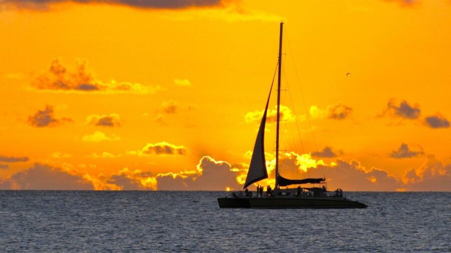 Cambrils: Costa Dorada Sunset Catamaran Cruise with Drinks - The first hour along the Costa Dorada