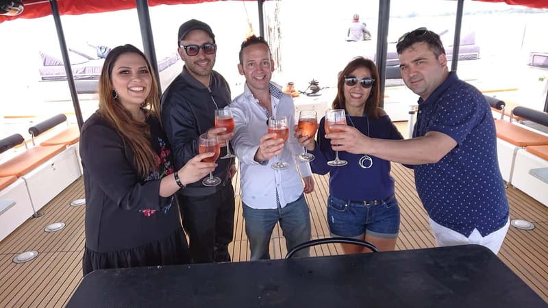 Cambrils/Salou: Coastline Catamaran 2h with drinks, pickup - Who will enjoy this catamaran most?