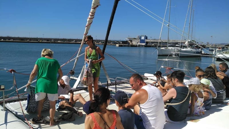 Cambrils/Salou: Coastline Catamaran 2h with drinks, pickup - Sailing along the Costa Dorada
