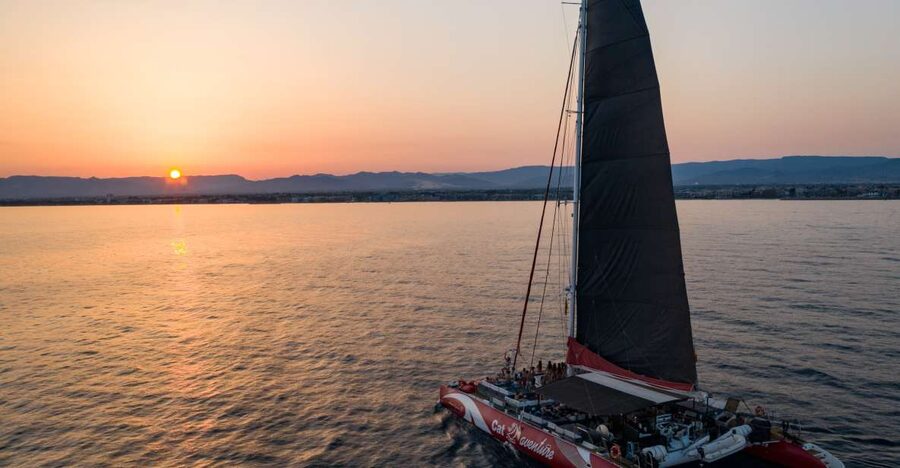 Cambrils: Sunset Catamaran Cruise with Drinks - Key points