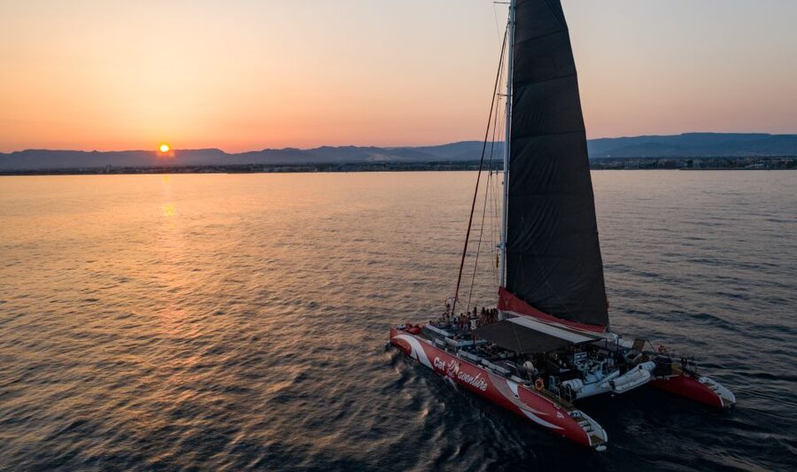 Cambrils: Sunset Catamaran Cruise with Drinks - Setting out from Cambrils as the afternoon fades