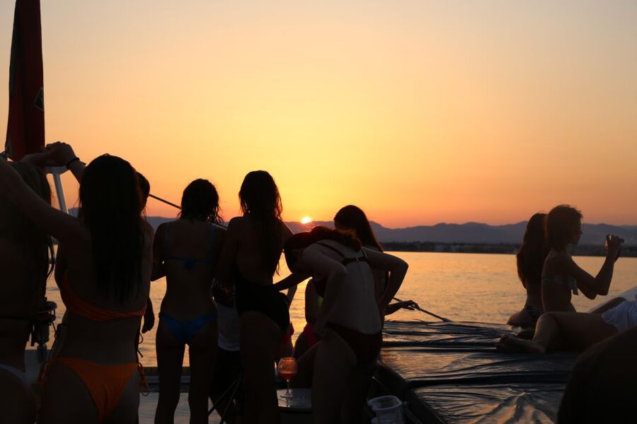 Cambrils: Sunset Catamaran Cruise with Drinks - Who will enjoy this Cambrils catamaran cruise