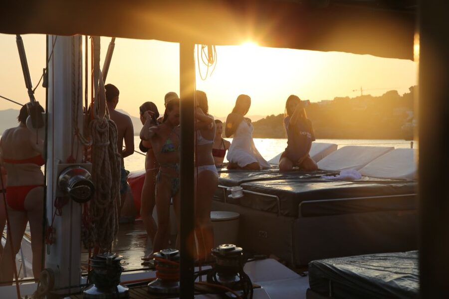Cambrils: Sunset Catamaran Cruise with Drinks - The Balinese sunbeds change the feel of the boat