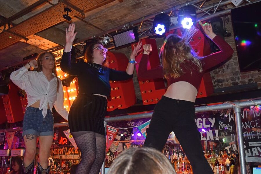 Camden Pub Crawl & Bar Tour London - Weekday nights for conversation, games, and live music