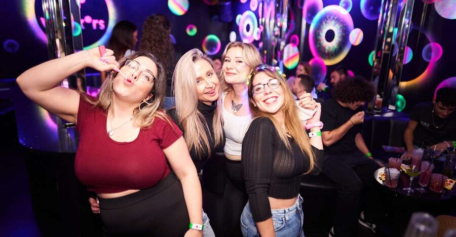 Camden Pub Crawl & Bar Tour London - Five Camden venues, with a route that changes by night