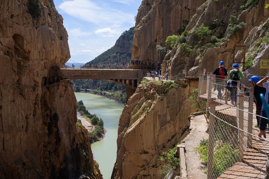 Caminito del Rey: Guided Tour with 1 Drink and Shuttle Bus - The shuttle ride to the northern entrance